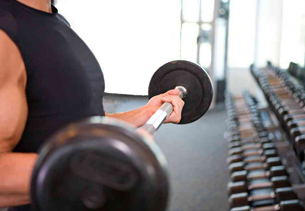 Beneficios de Entrenar con Cinturón en CrossFit para Proteger tu Espalda