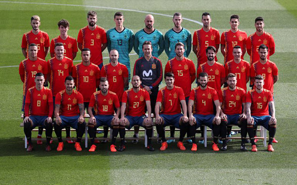 Papá Melodioso Distinción Alerta roja en las tiendas de fútbol ante la posibilidad de que España  quede fuera del Mundial - CMD Sport