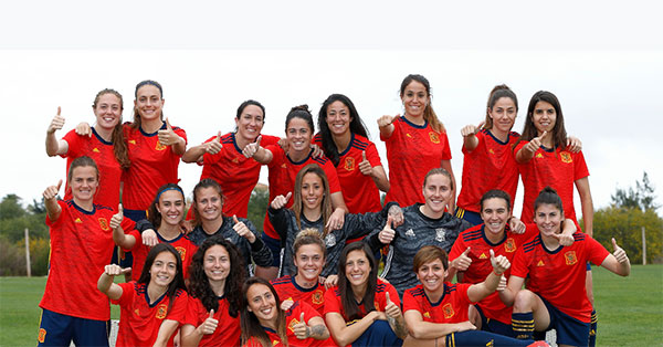 la nieve transacción otoño La Selección Española Femenina de Fútbol ya tiene nueva camiseta Adidas -  CMD Sport