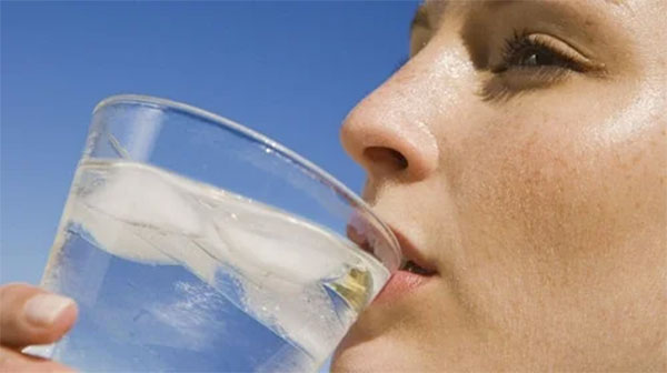 Cómo beber agua correctamente - CMD Sport