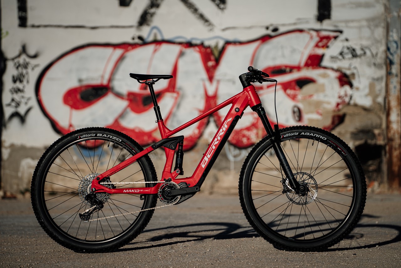 Pence comentario temporal Berria Bike lanza la bicicleta eléctrica de competición Mako Hybrid HP -  CMD Sport