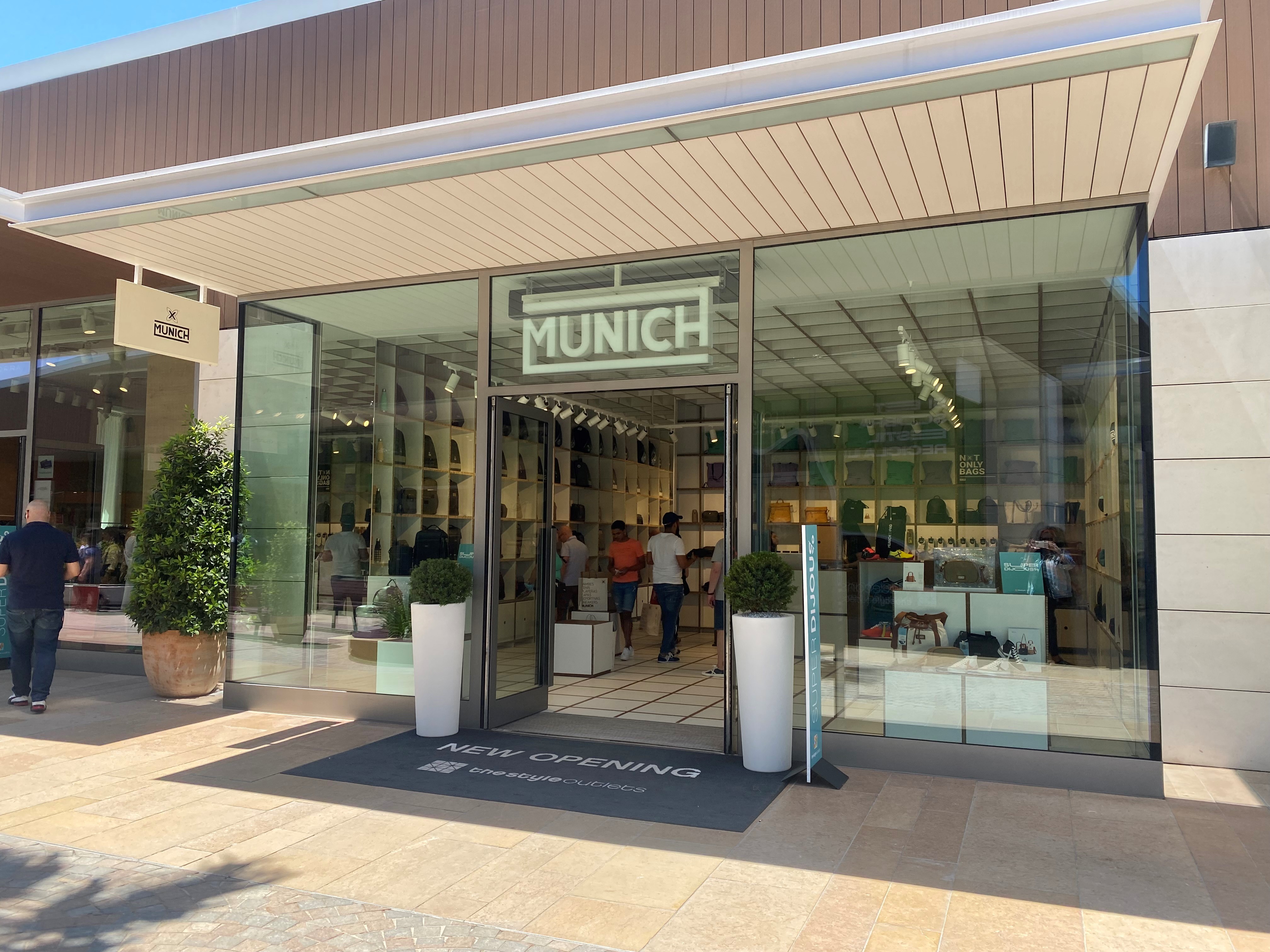 Munich, Hurley y Havaianas tiendas en Viladecans Outlets - CMD Sport