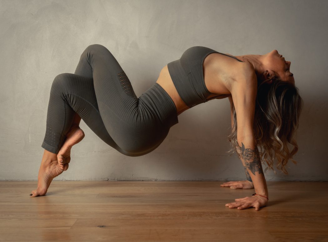 Accesorios de yoga para principiantes con los que iniciarte en